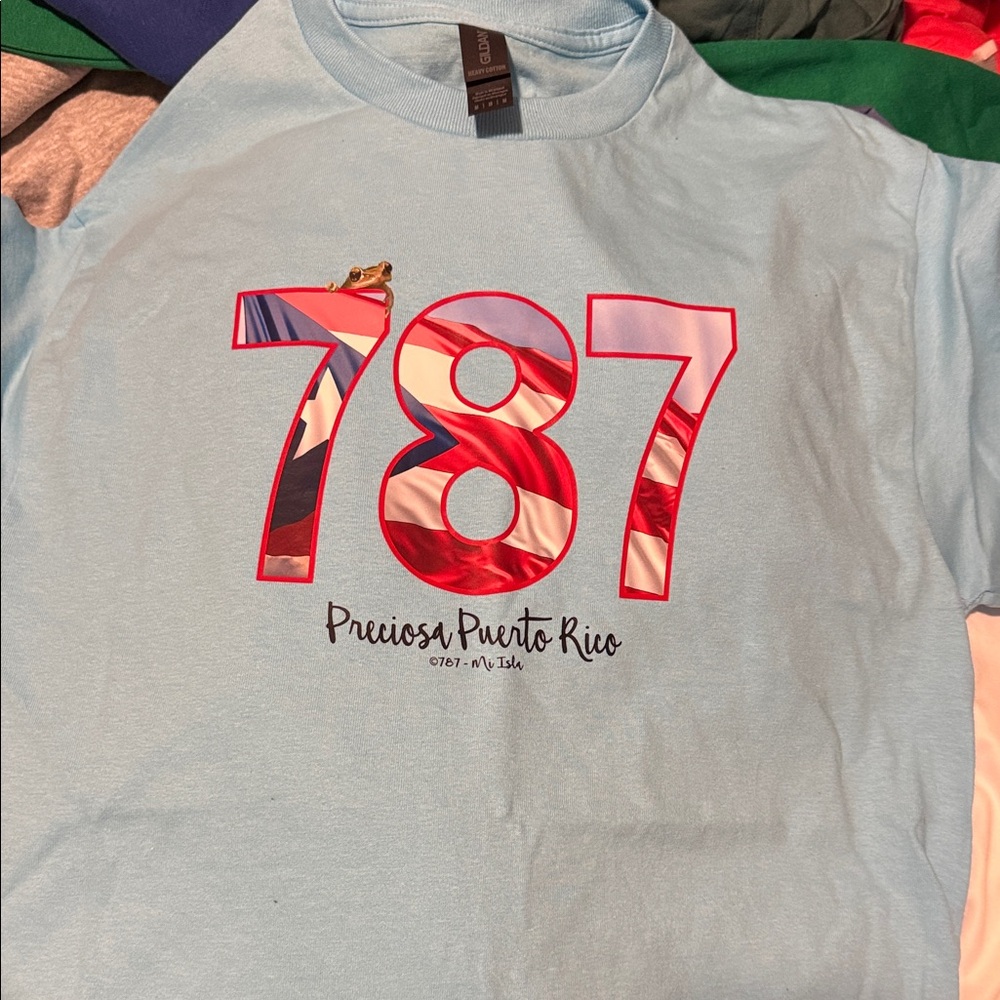 Medium Puerto Rico 787 Mi Isla Preciosa Tshirt